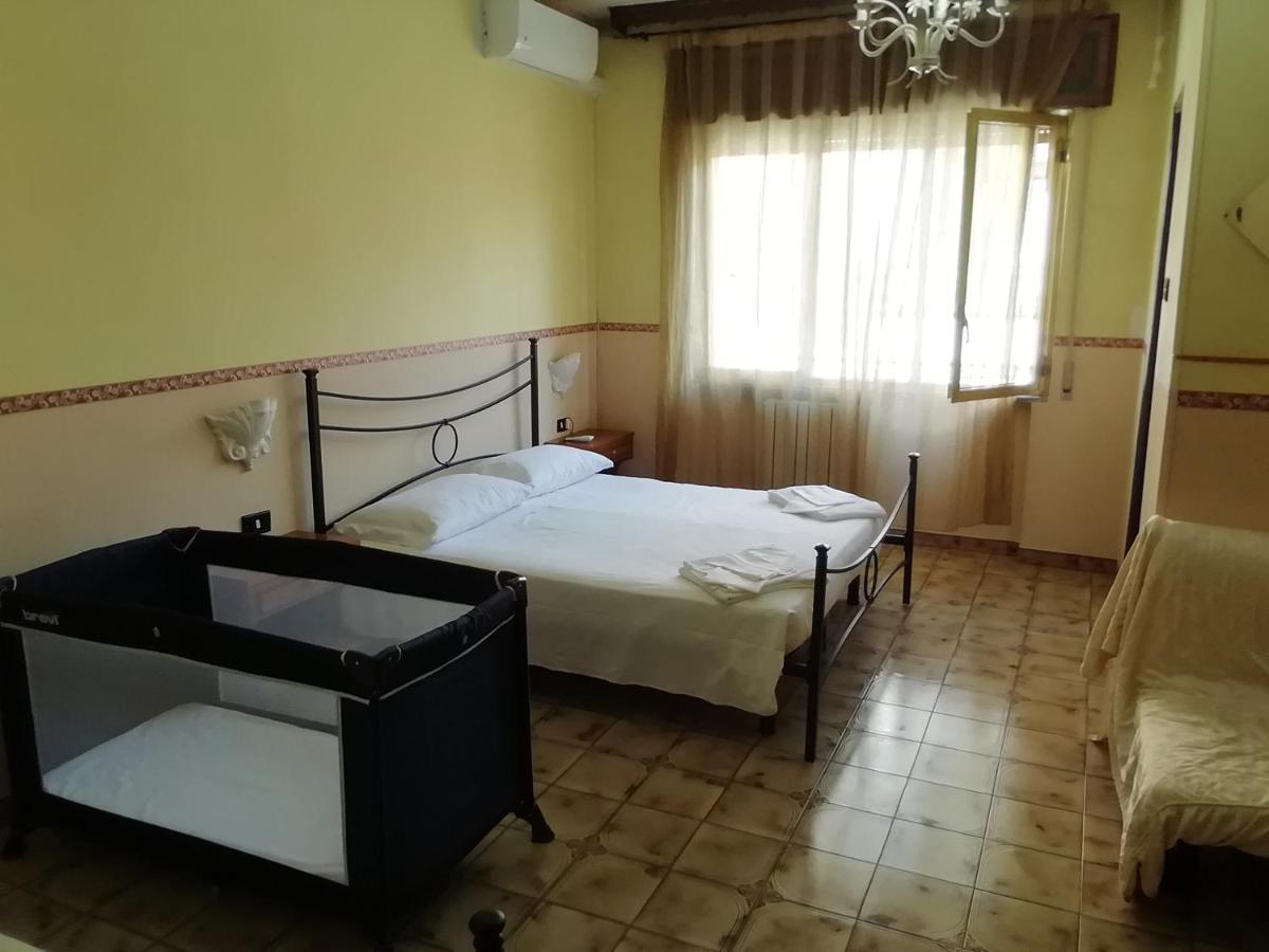 Hotel La Carina غروتاميناردا المظهر الخارجي الصورة