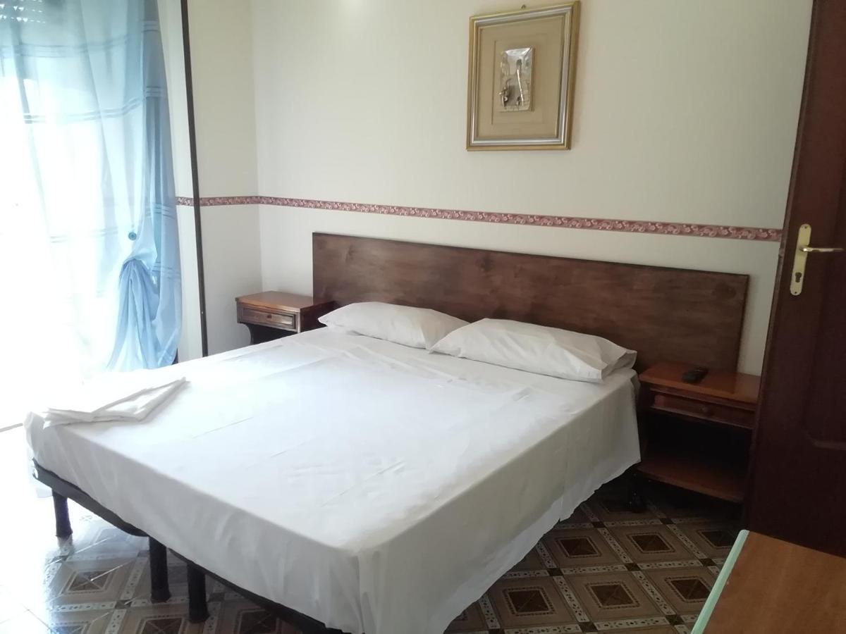 Hotel La Carina غروتاميناردا المظهر الخارجي الصورة