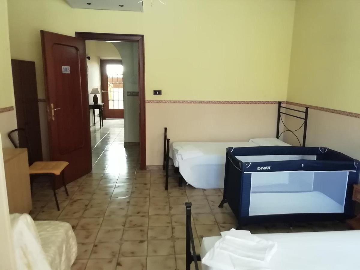 Hotel La Carina غروتاميناردا المظهر الخارجي الصورة