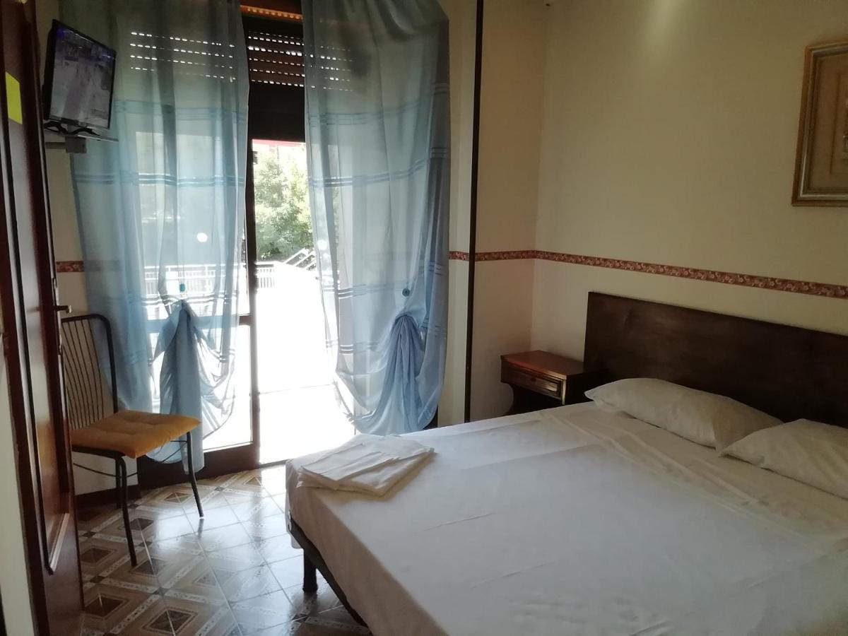 Hotel La Carina غروتاميناردا المظهر الخارجي الصورة